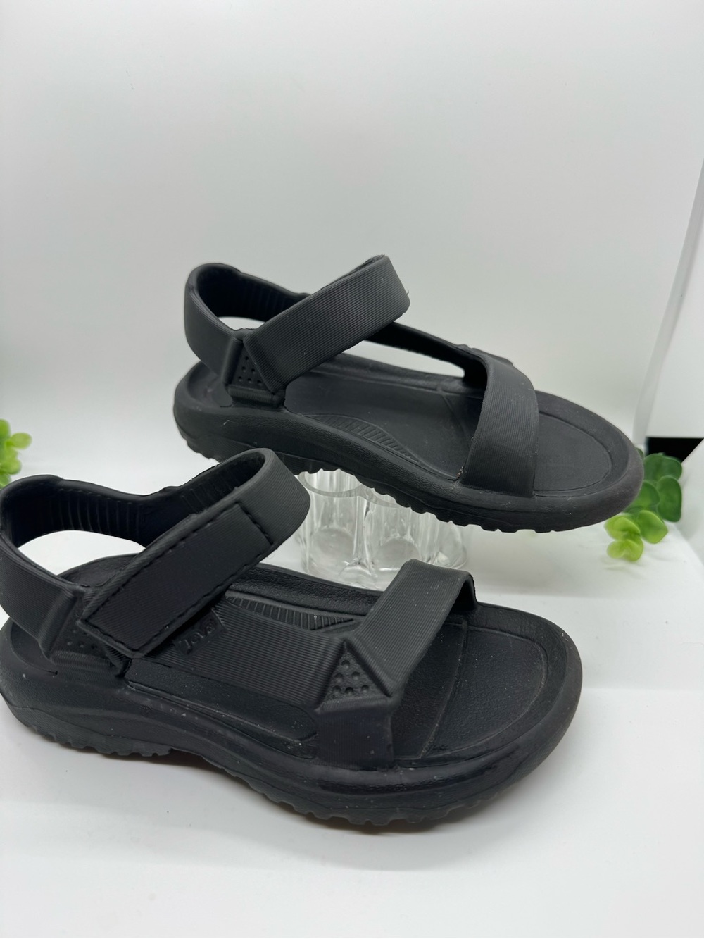 KIDS TEVA HURRICANE DRIFT SANDALS size 11